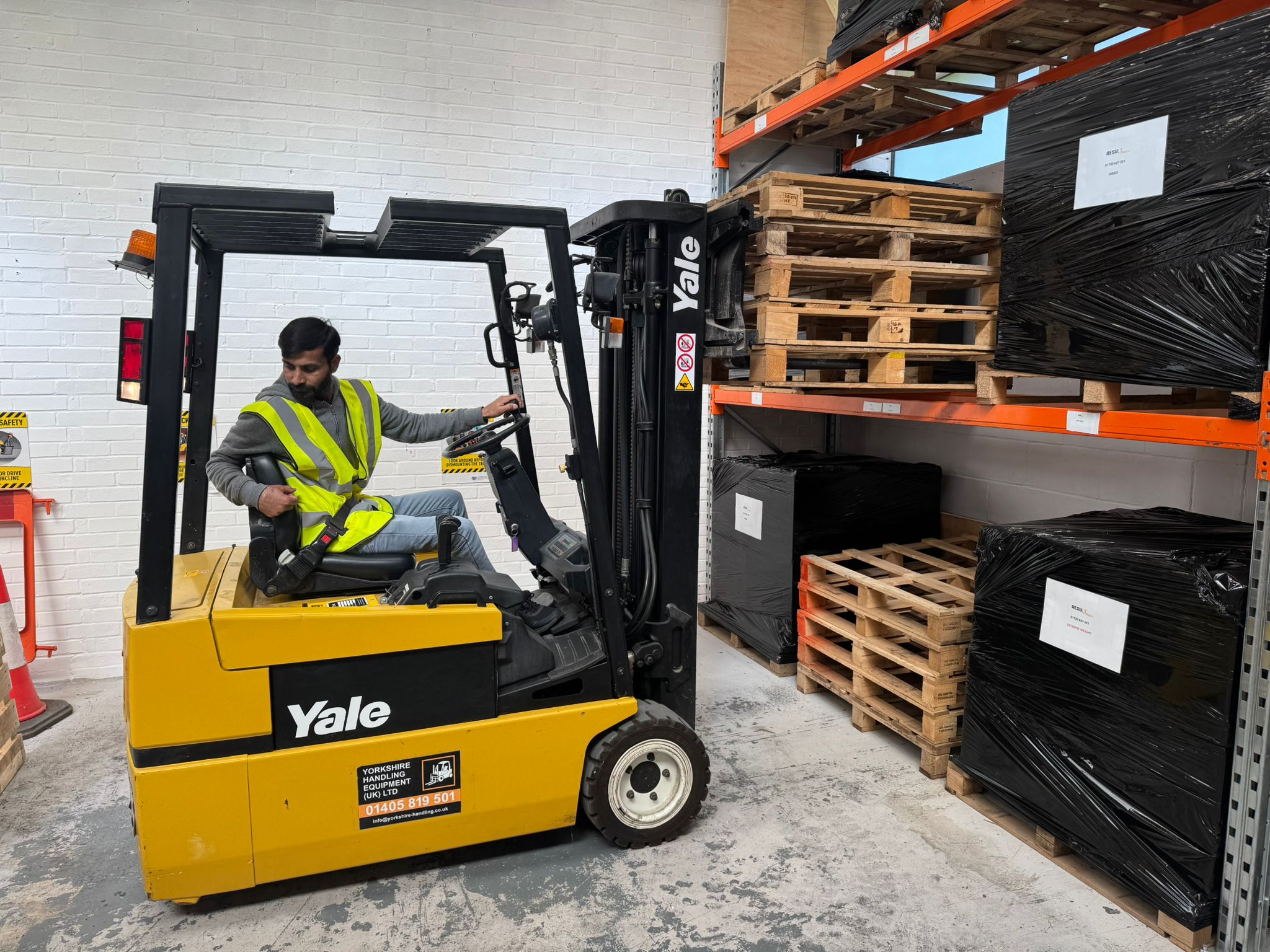 8 Reach Truck Operation Safety Tips